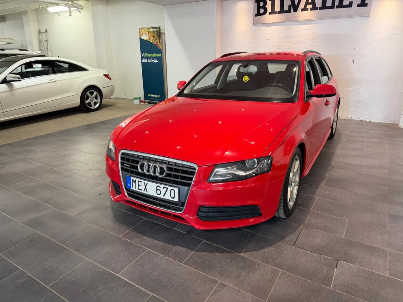 Audi A4 2012, röd — hos Bilvalet i Norrland i Sundsvall