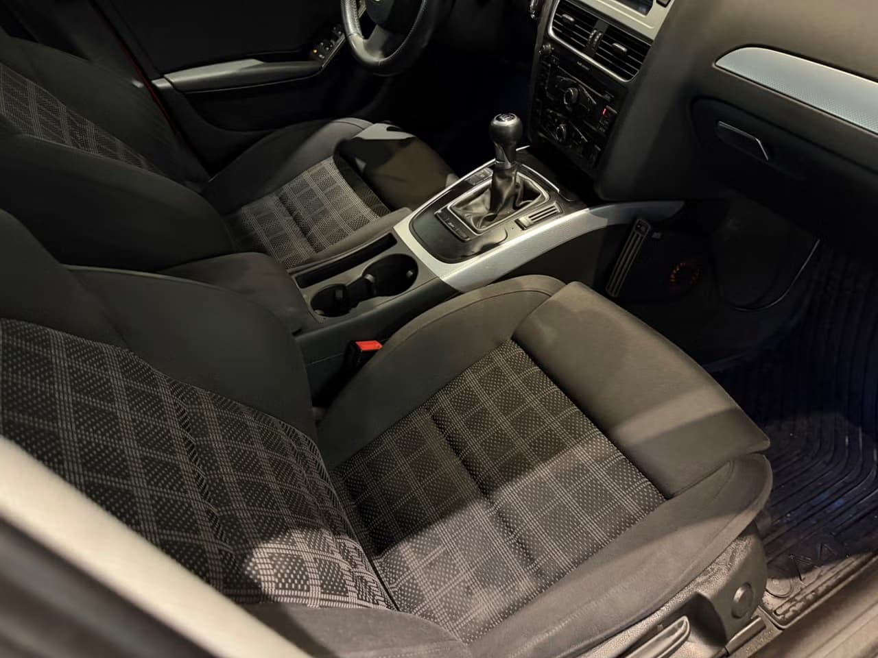 Audi A4 — exteriörbild 11