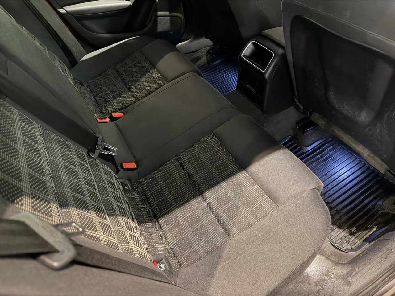 Audi A4 — exteriörbild 12