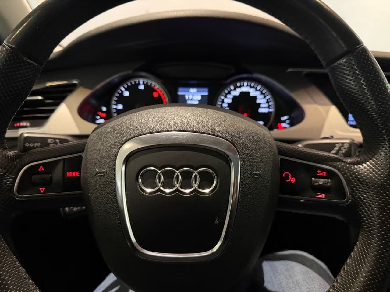 Audi A4 — exteriörbild 13