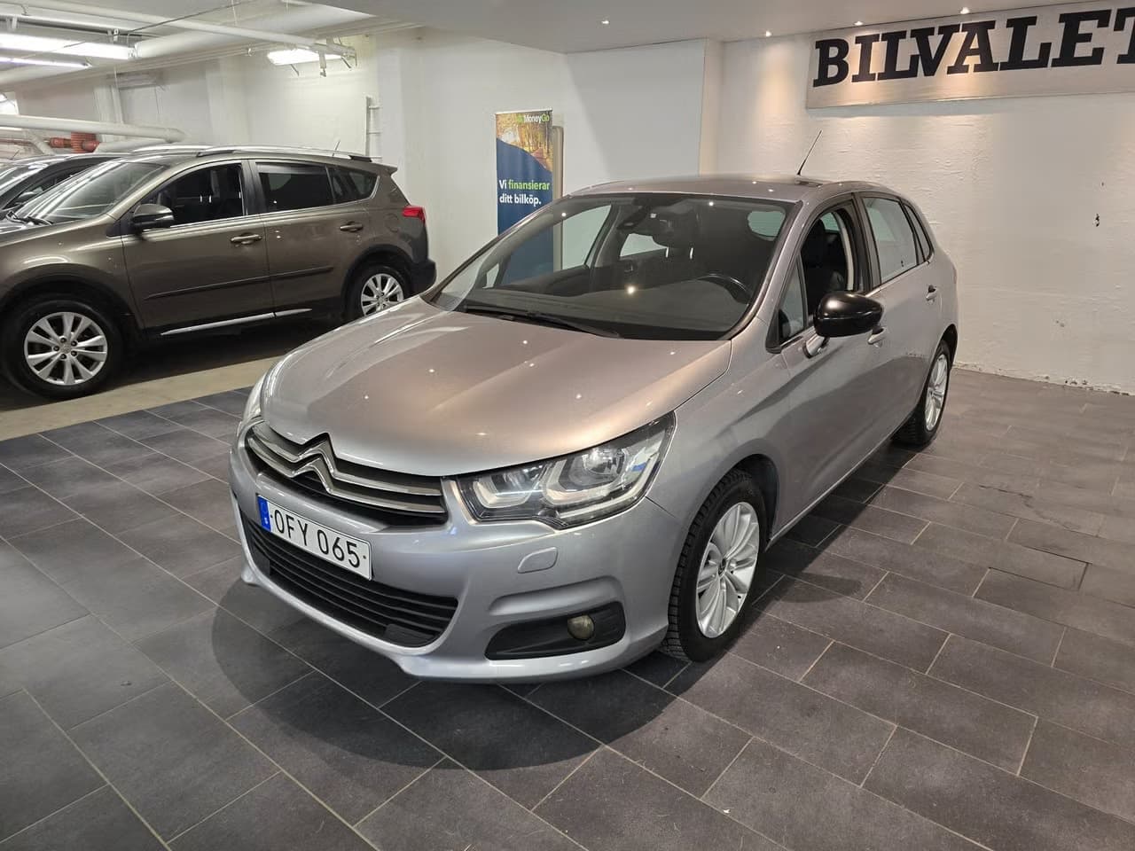 Citroen C4 — exteriörbild 3
