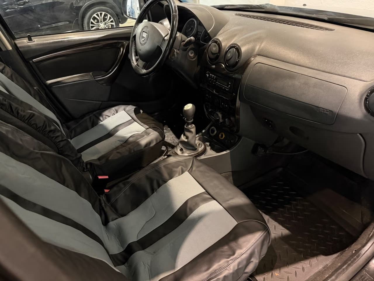 Dacia Duster — exteriörbild 10