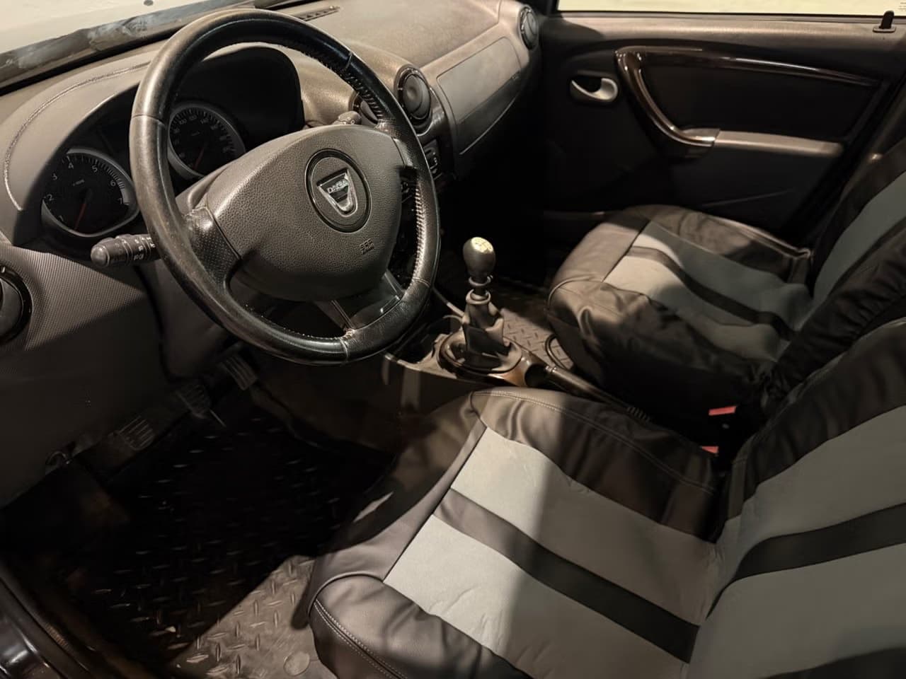 Dacia Duster — exteriörbild 11