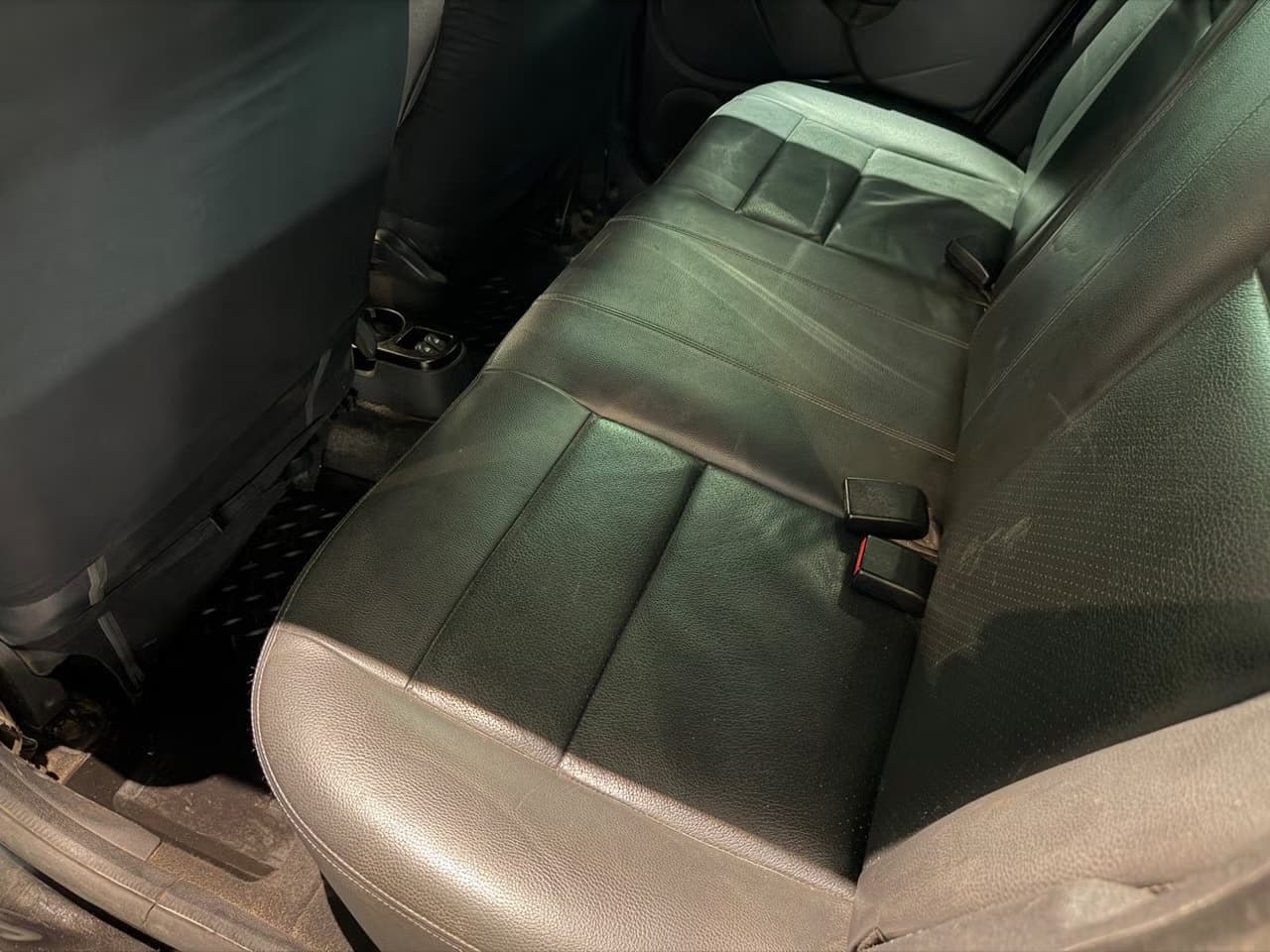 Dacia Duster — exteriörbild 12
