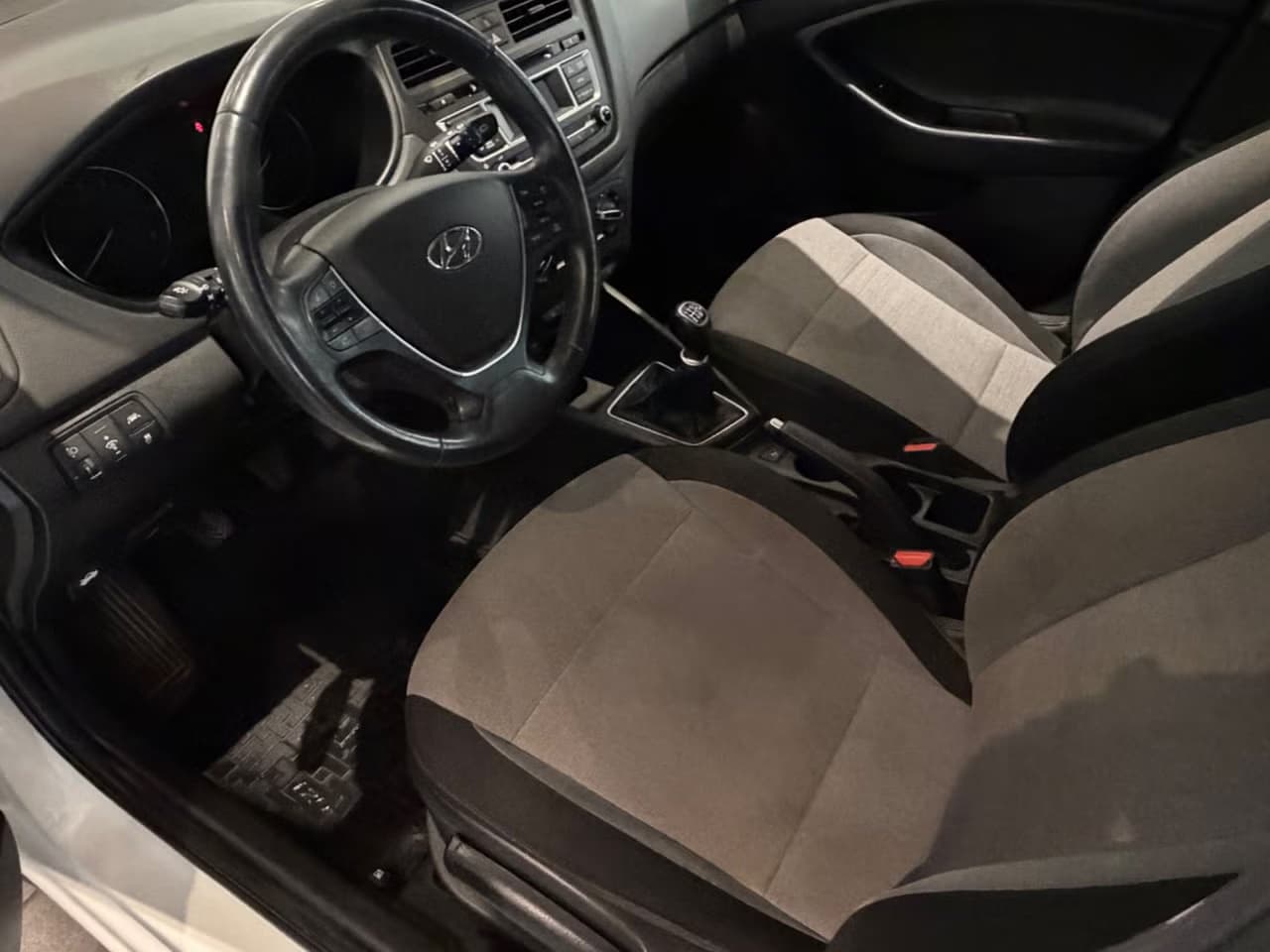 Hyundai i20 — exteriörbild 11