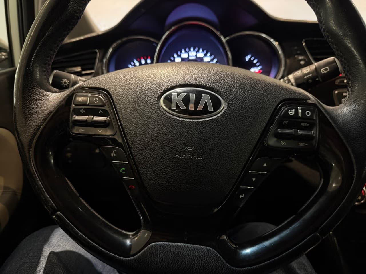 Kia Ceed — exteriörbild 14