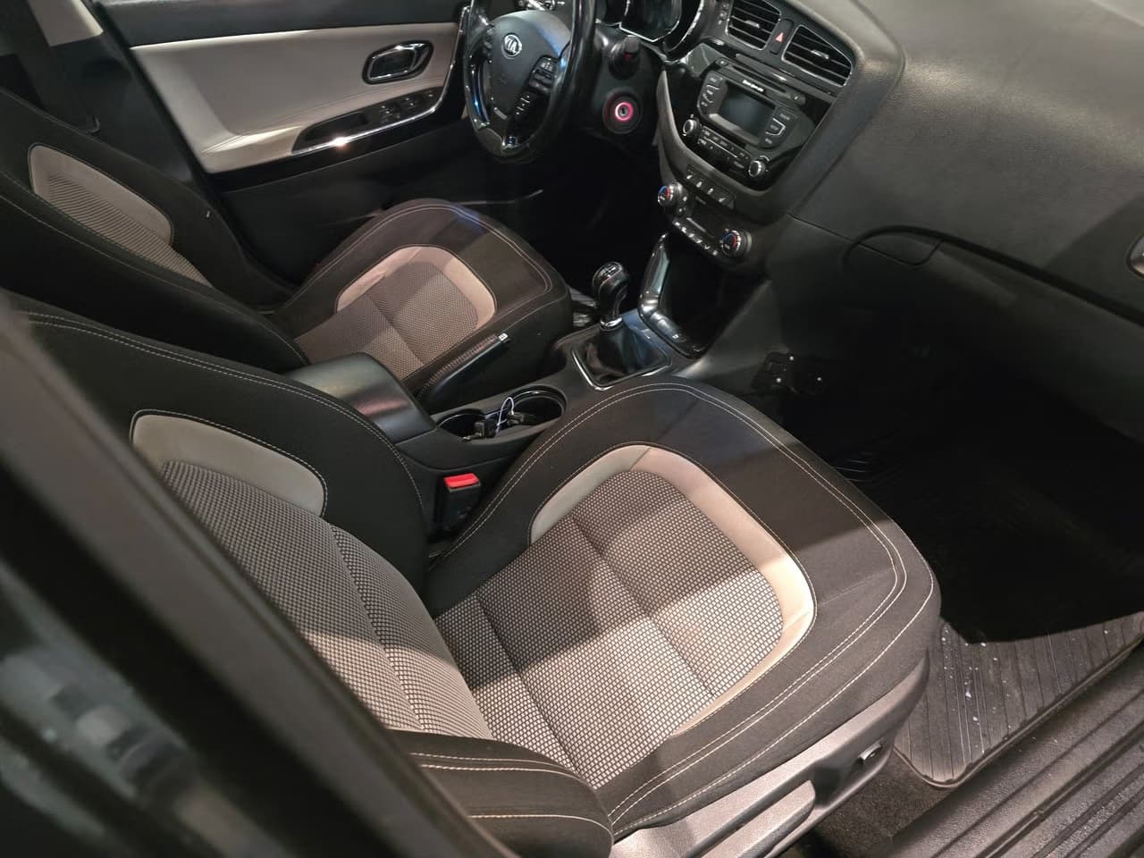 Kia Ceed — exteriörbild 10
