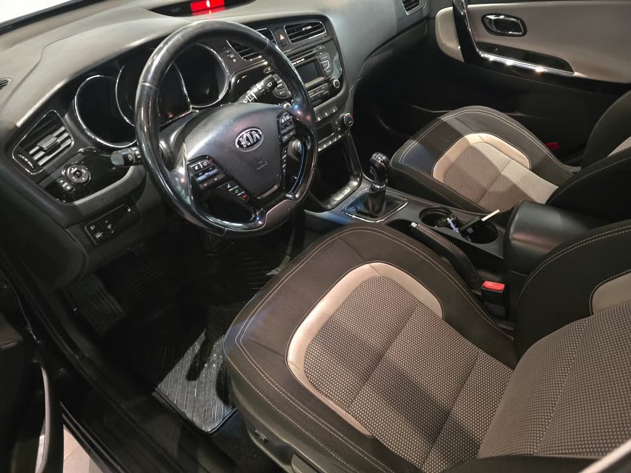 Kia Ceed — exteriörbild 11