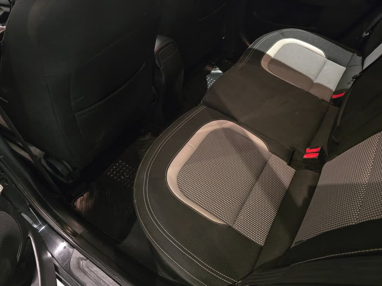Kia Ceed — exteriörbild 13