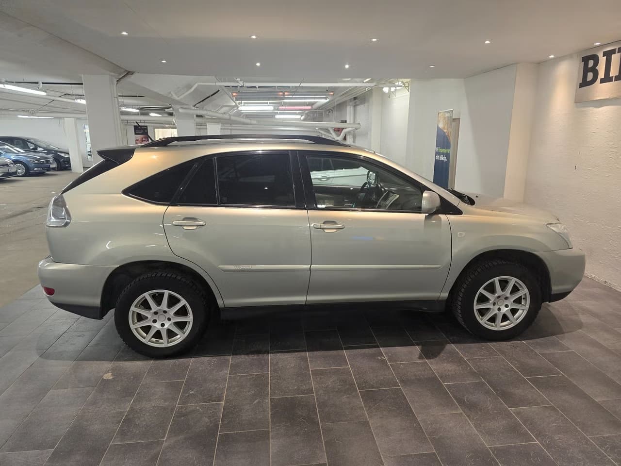Lexus RX400h — exteriörbild 9