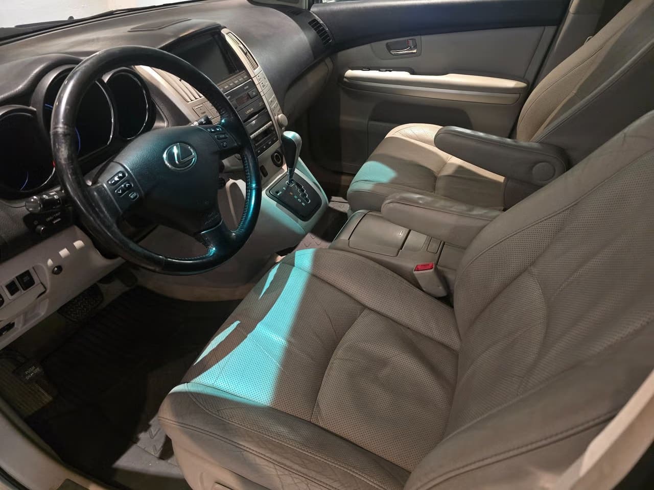 Lexus RX400h — exteriörbild 11