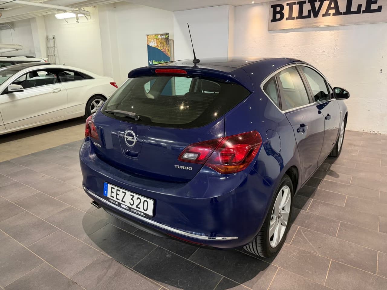 Opel Astra — exteriörbild 5