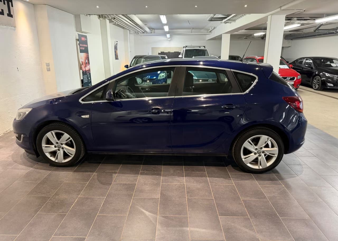 Opel Astra — exteriörbild 8
