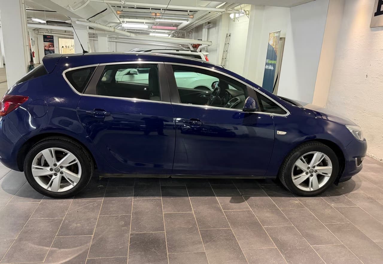 Opel Astra — exteriörbild 9