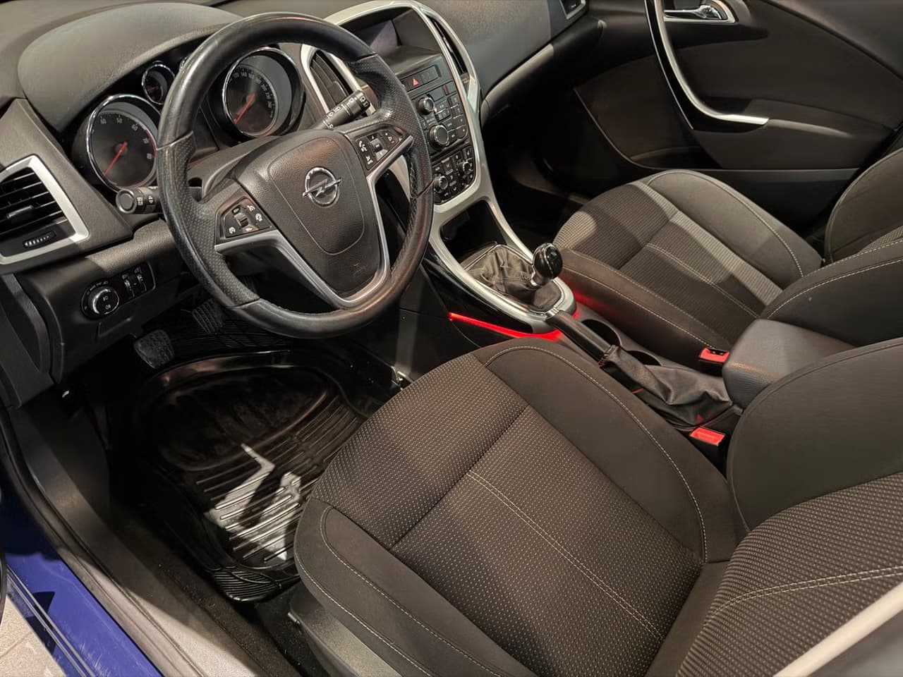 Opel Astra — exteriörbild 10