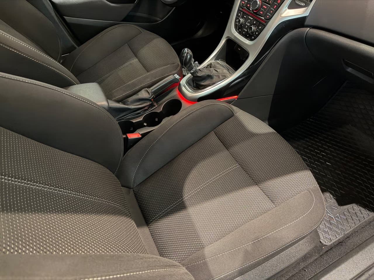Opel Astra — exteriörbild 11