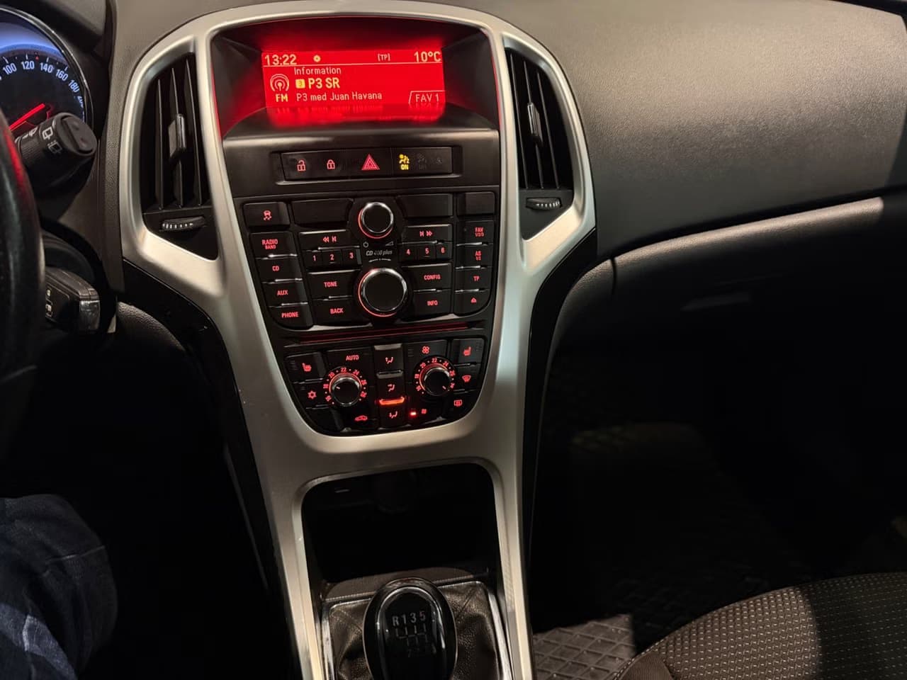 Opel Astra — exteriörbild 15