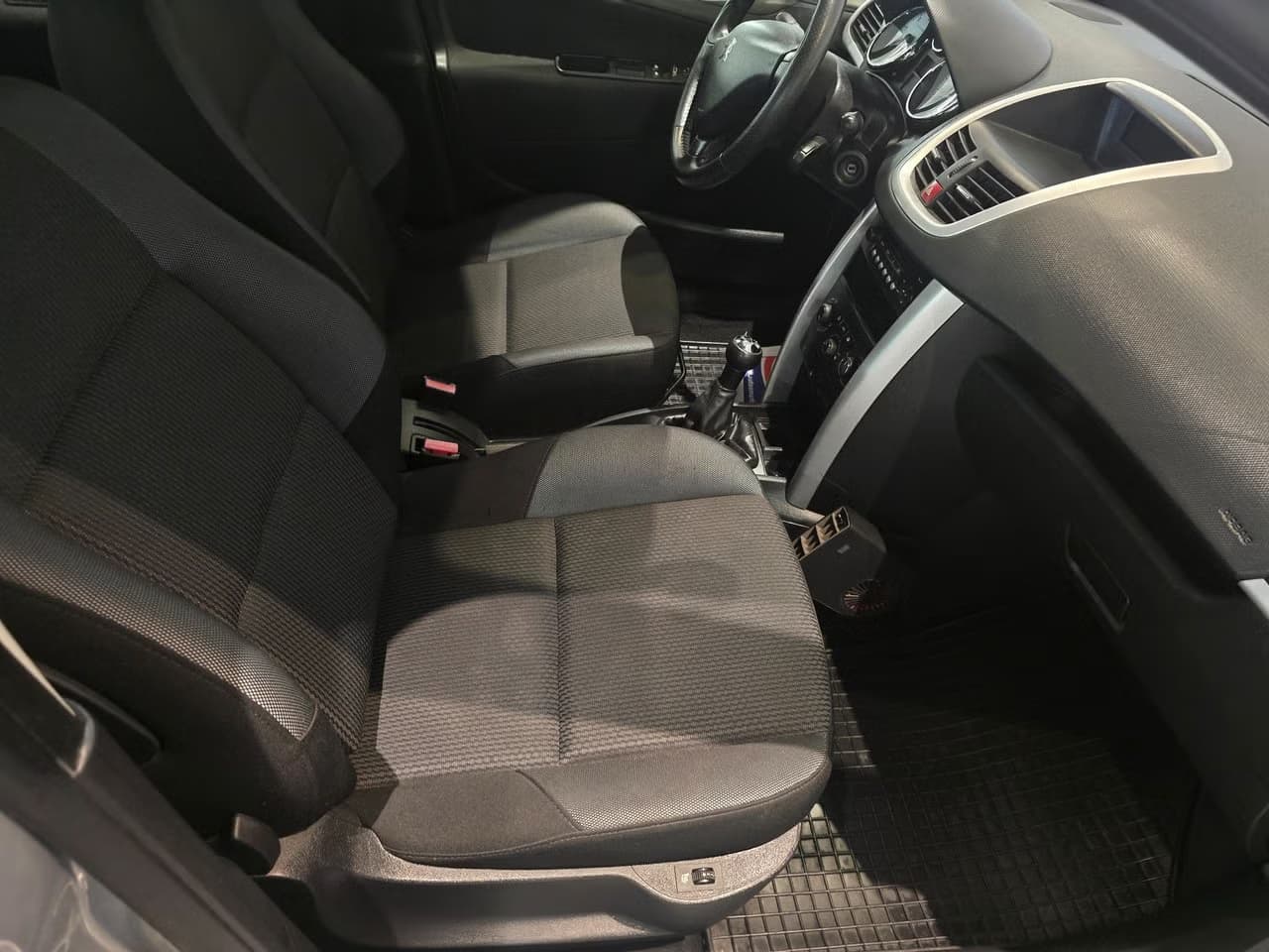 Peugeot 207 — exteriörbild 11