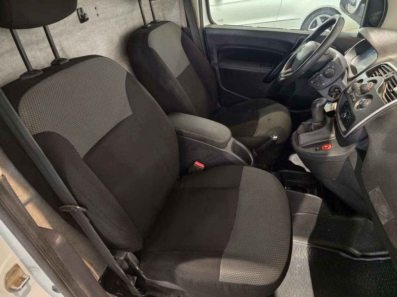 Renault Kangoo Express — exteriörbild 12