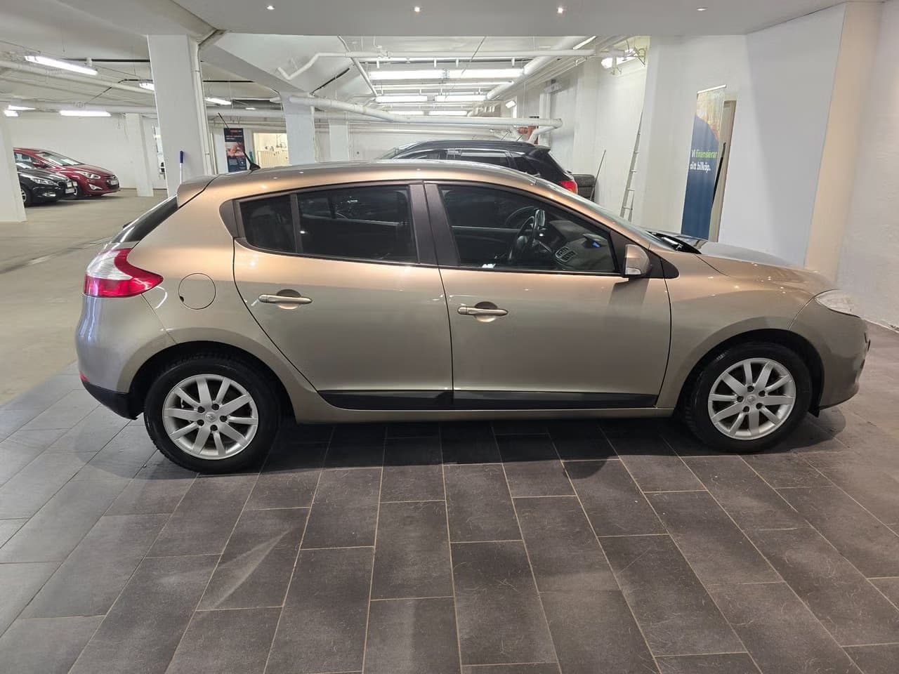 Renault Megane III — exteriörbild 4