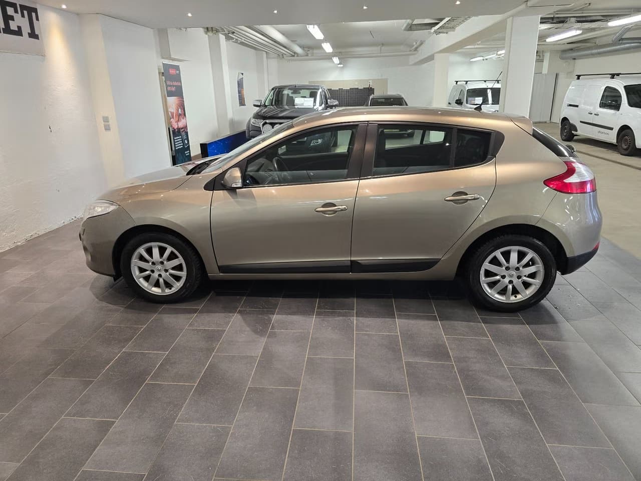 Renault Megane III — exteriörbild 5