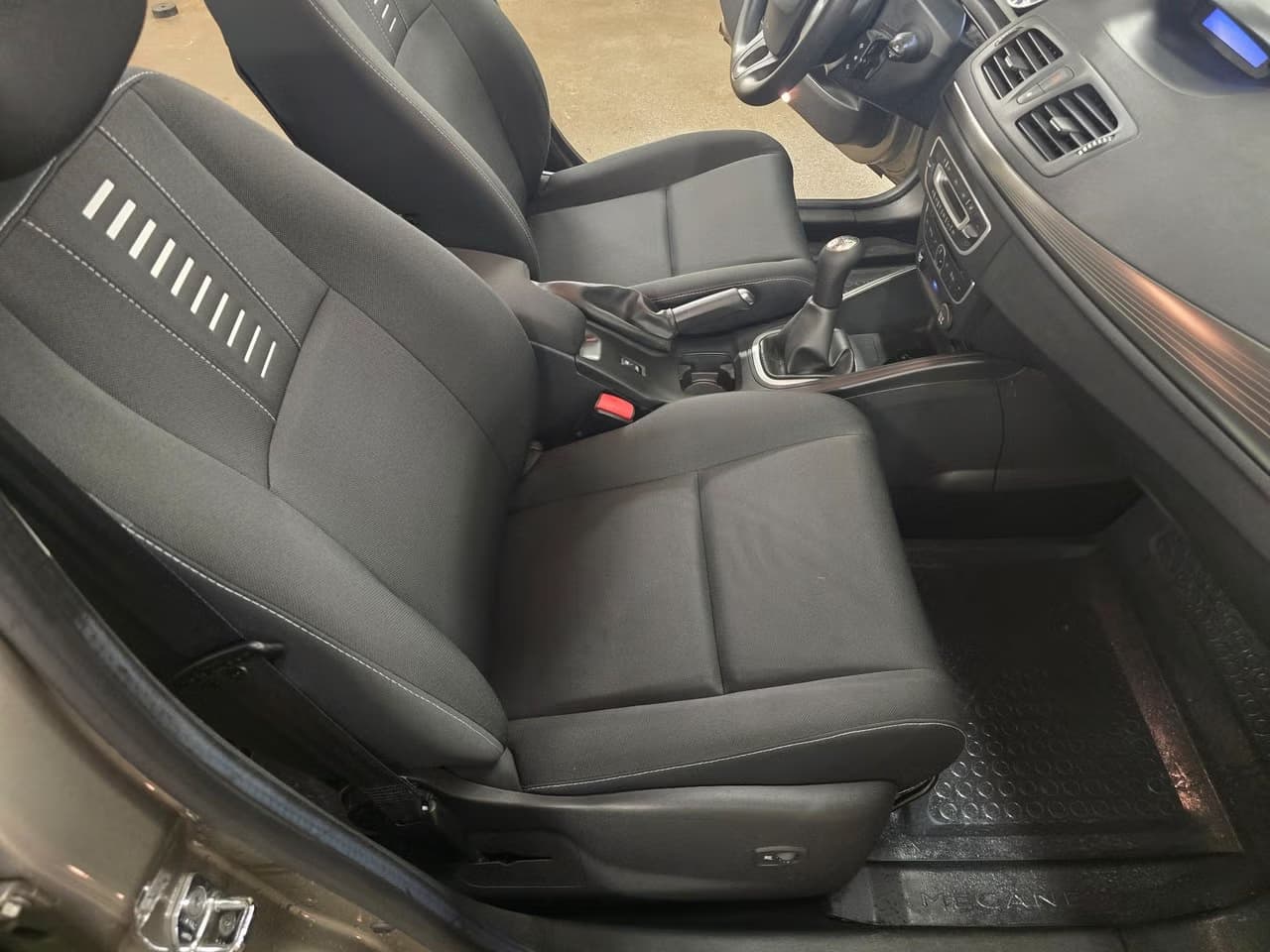 Renault Megane III — exteriörbild 15