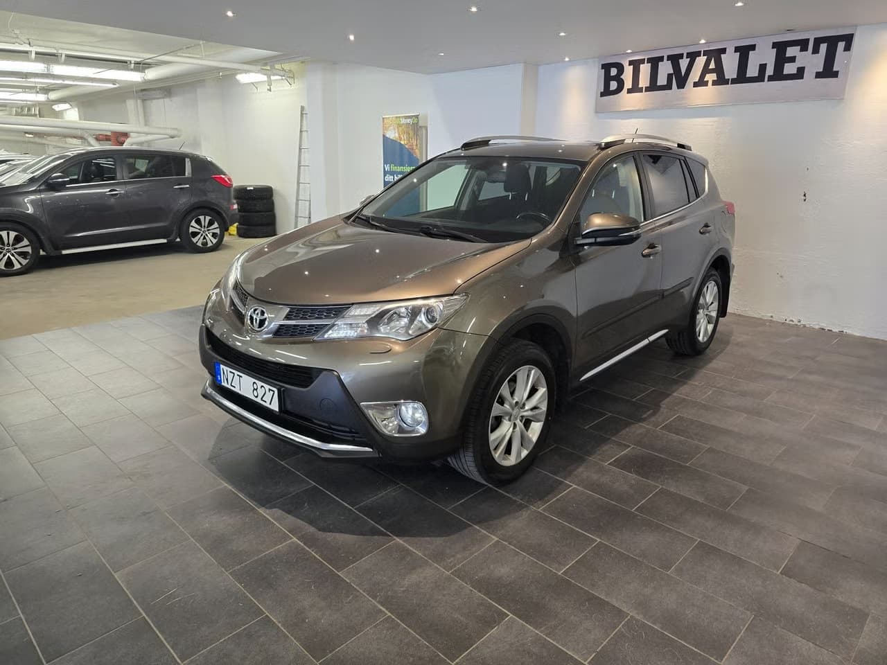 Toyota RAV4 — exteriörbild 3