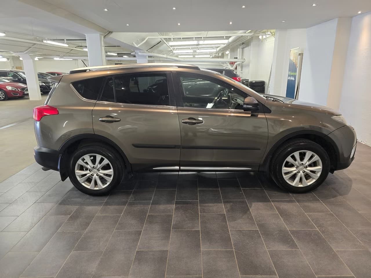 Toyota RAV4 — exteriörbild 4