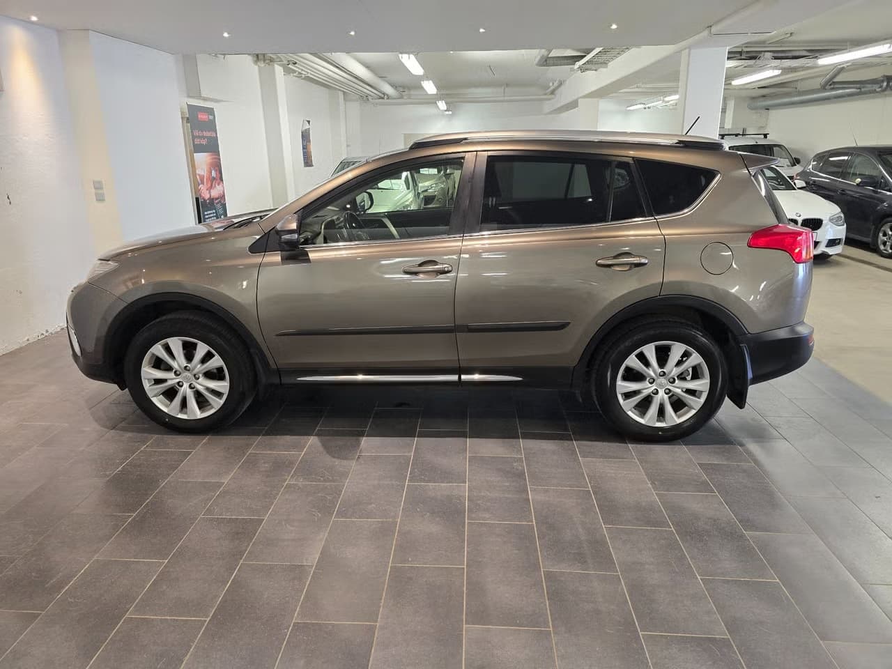 Toyota RAV4 — exteriörbild 5