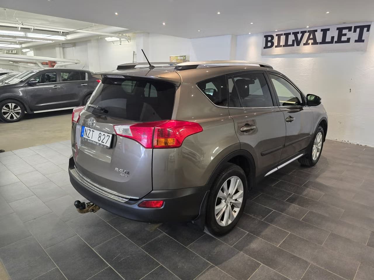 Toyota RAV4 — exteriörbild 8