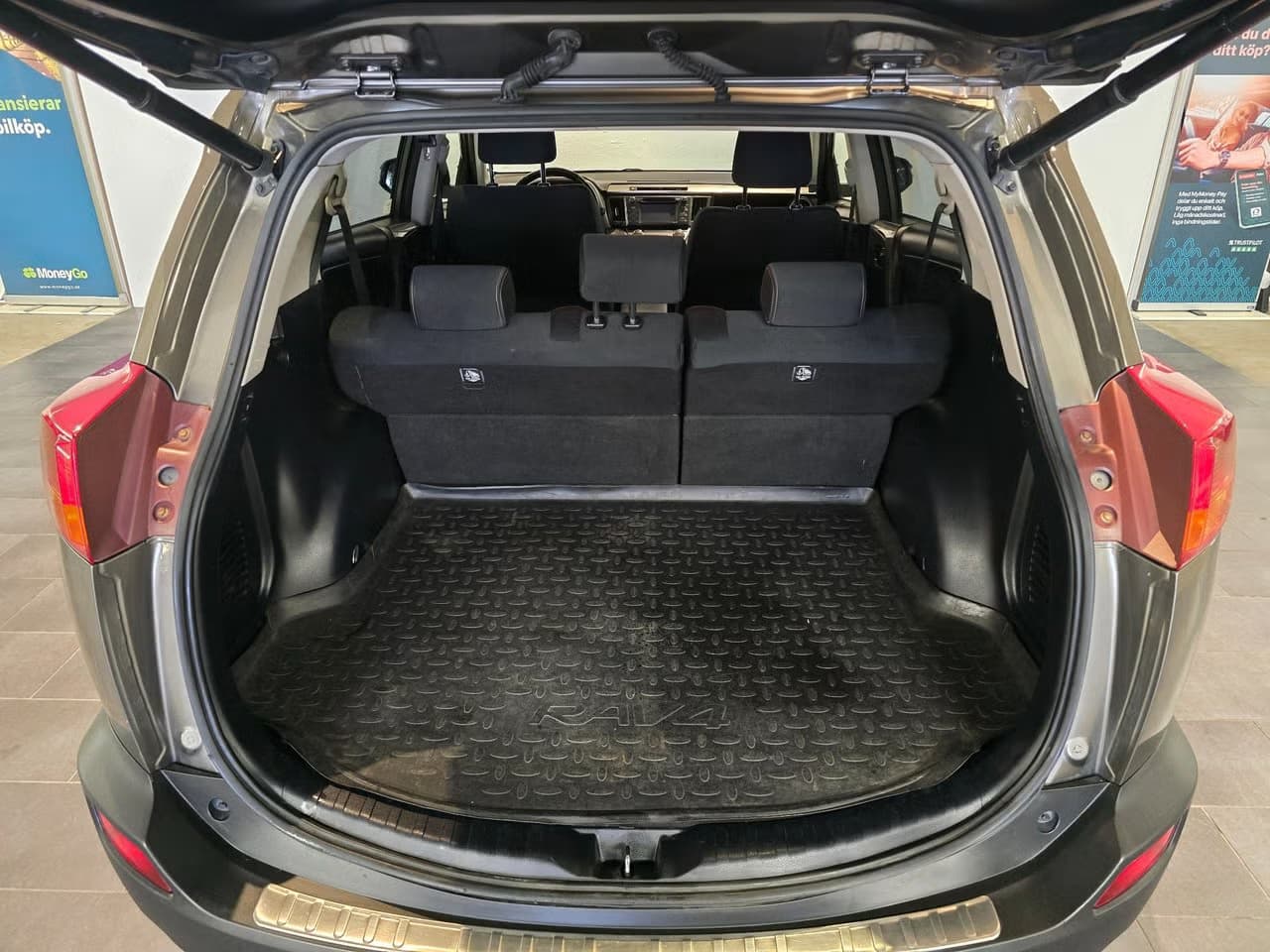 Toyota RAV4 — exteriörbild 9