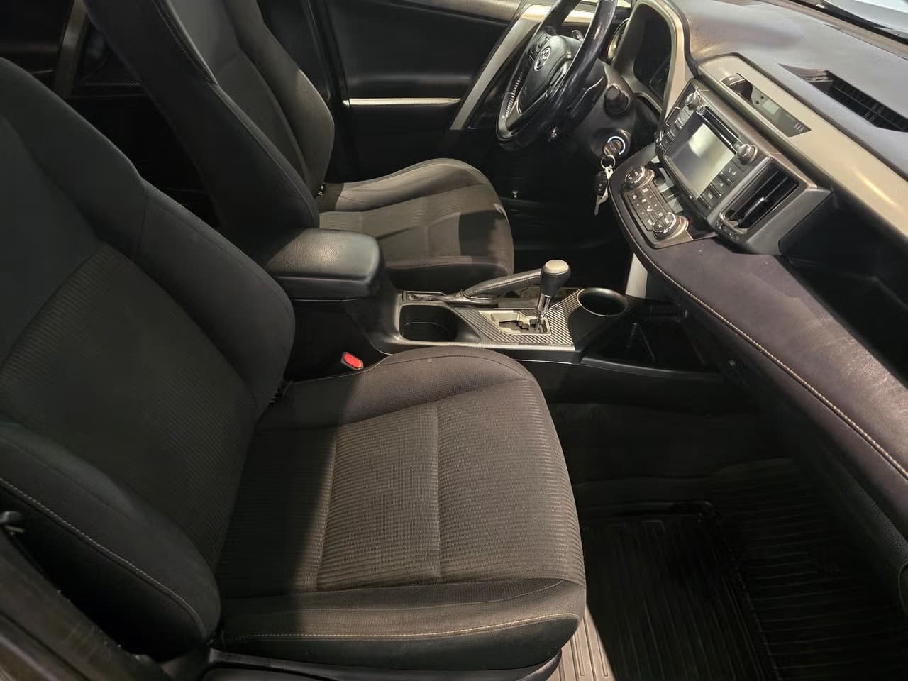 Toyota RAV4 — exteriörbild 11