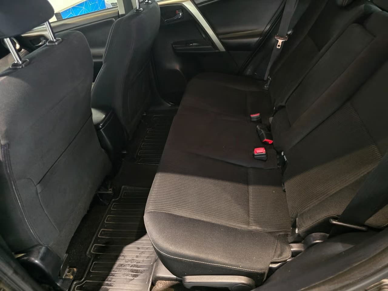 Toyota RAV4 — exteriörbild 12