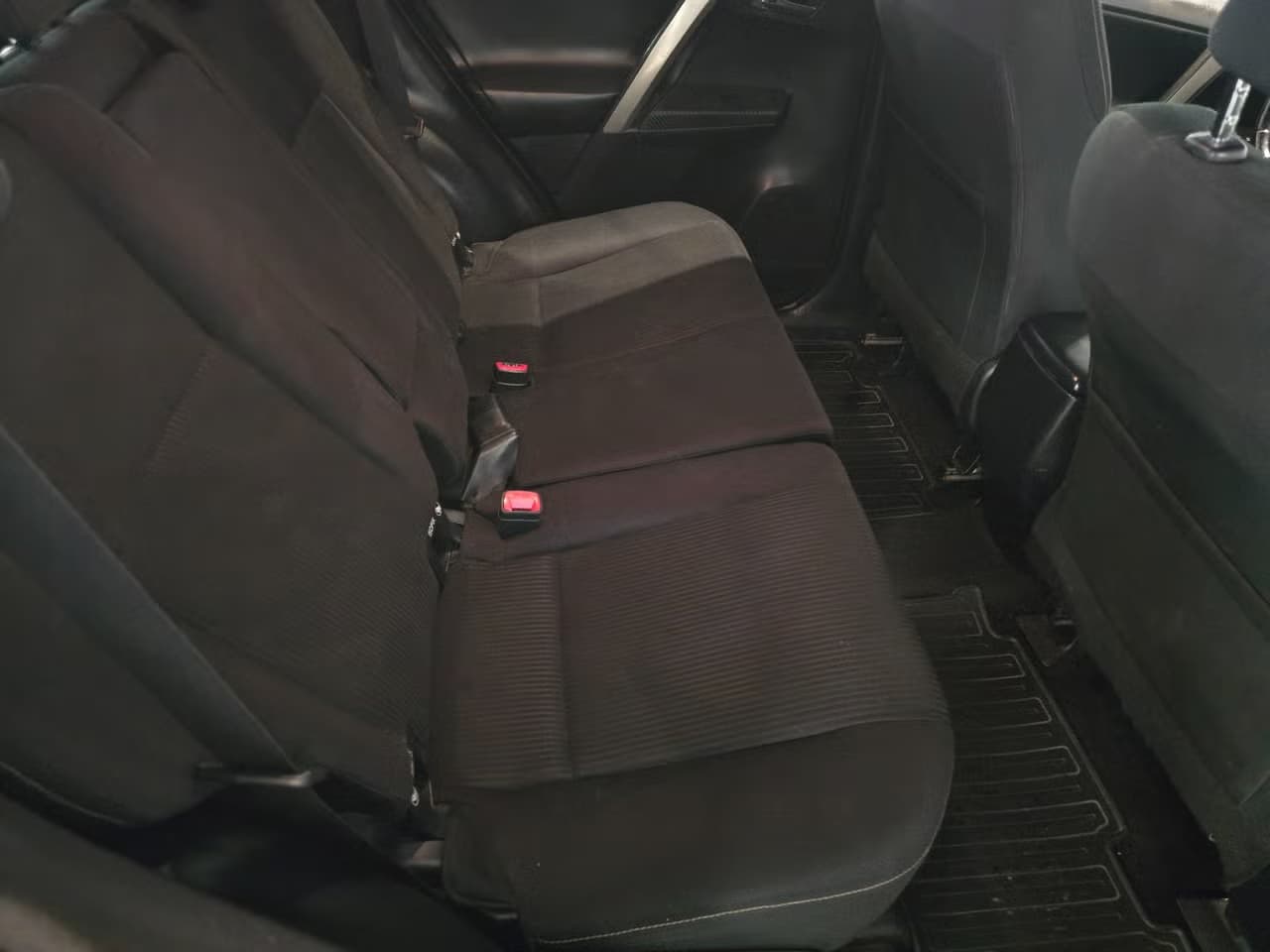 Toyota RAV4 — exteriörbild 13