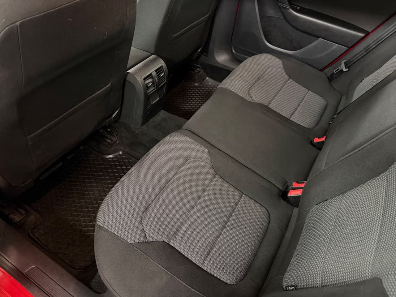 Volkswagen Passat — exteriörbild 12