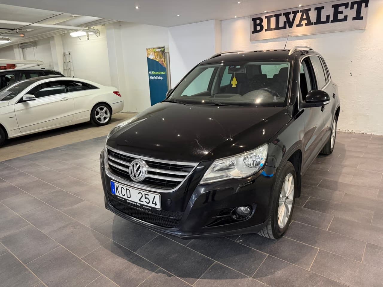 Volkswagen Tiguan, 2010, svart — huvudbild hos Bilvalet i Norrland