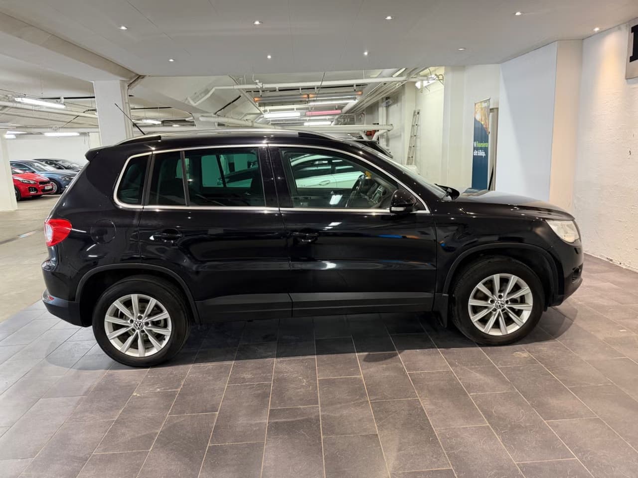 Volkswagen Tiguan — exteriörbild 8