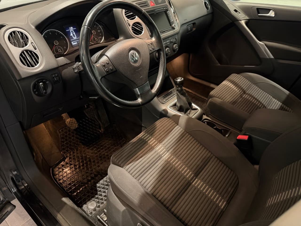 Volkswagen Tiguan — exteriörbild 11