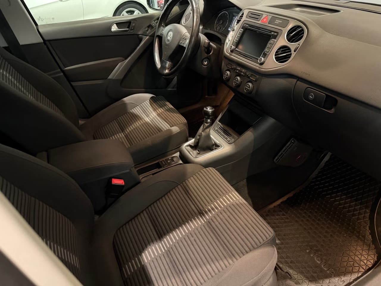 Volkswagen Tiguan — exteriörbild 12
