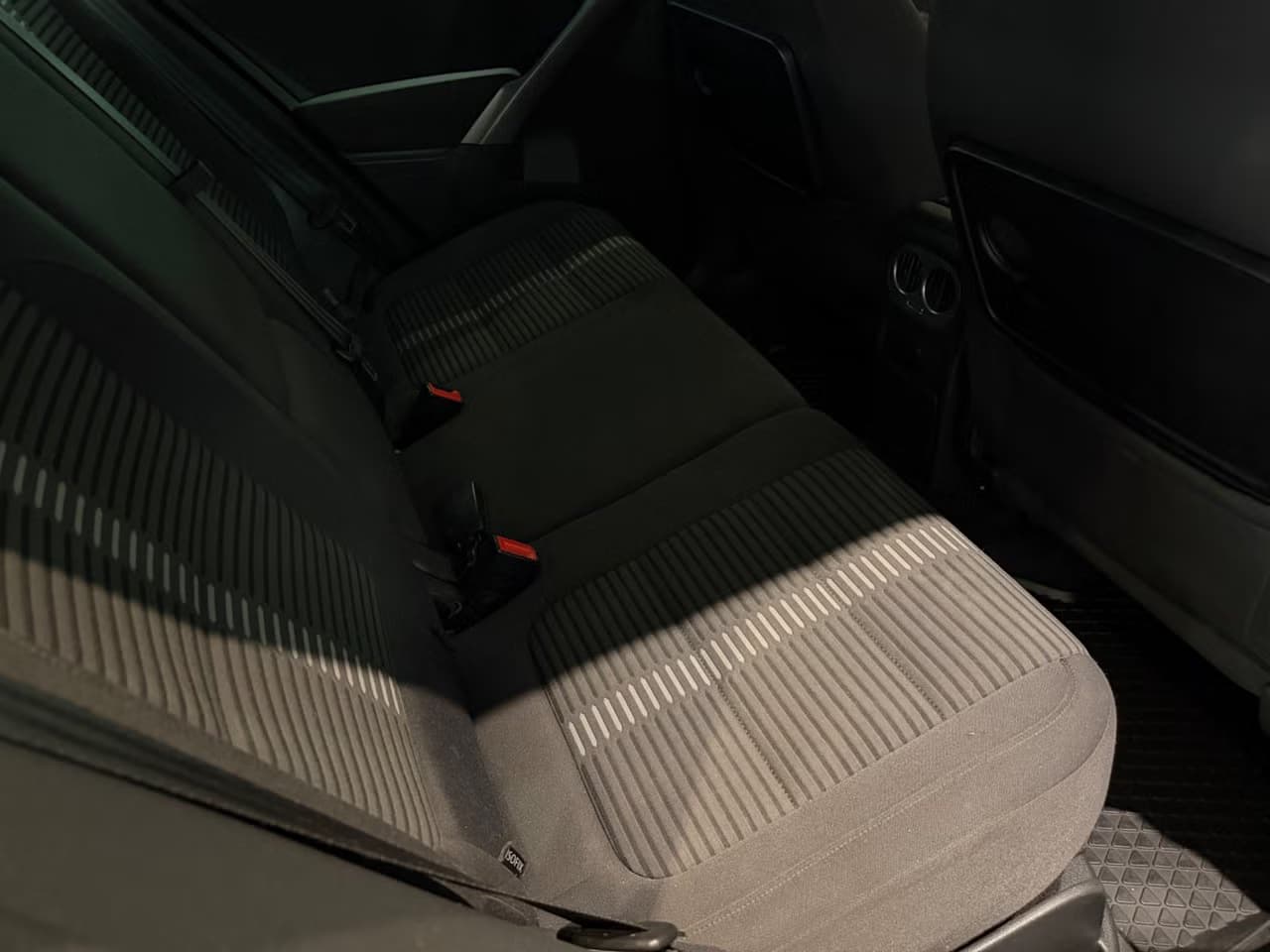 Volkswagen Tiguan — exteriörbild 13
