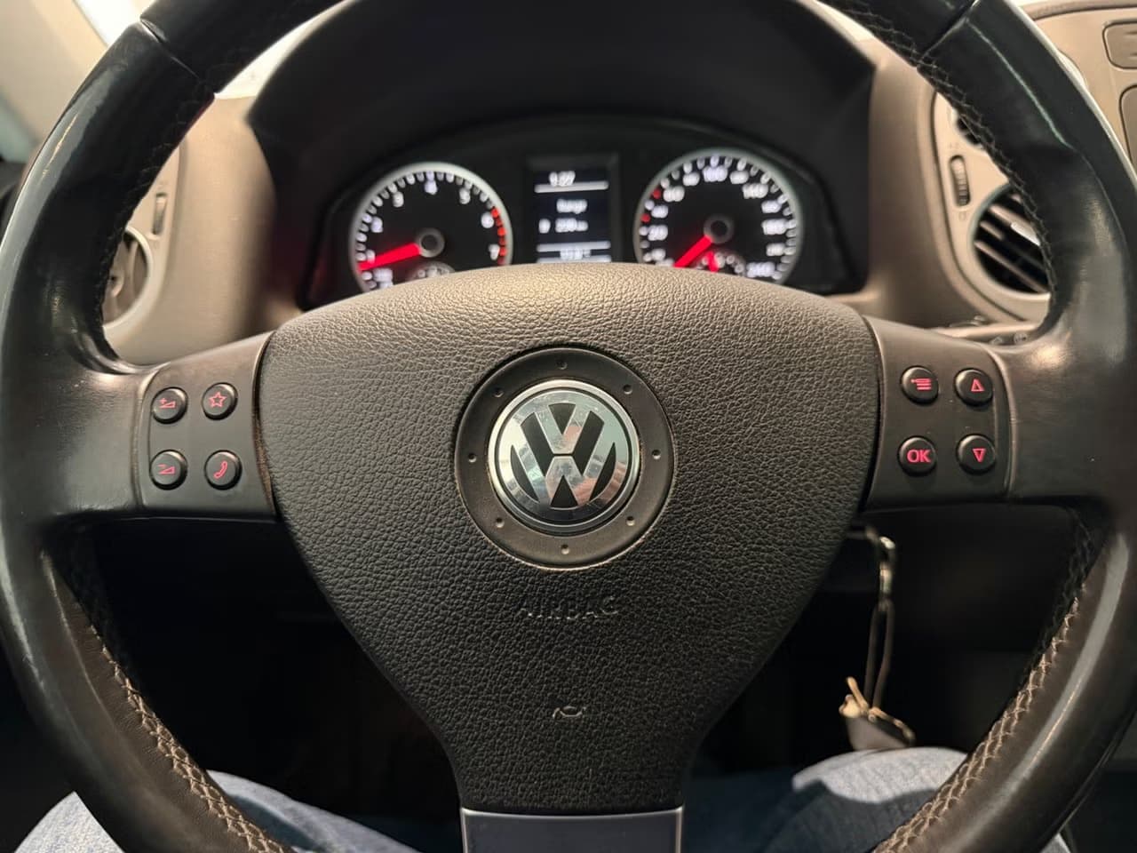 Volkswagen Tiguan — exteriörbild 14