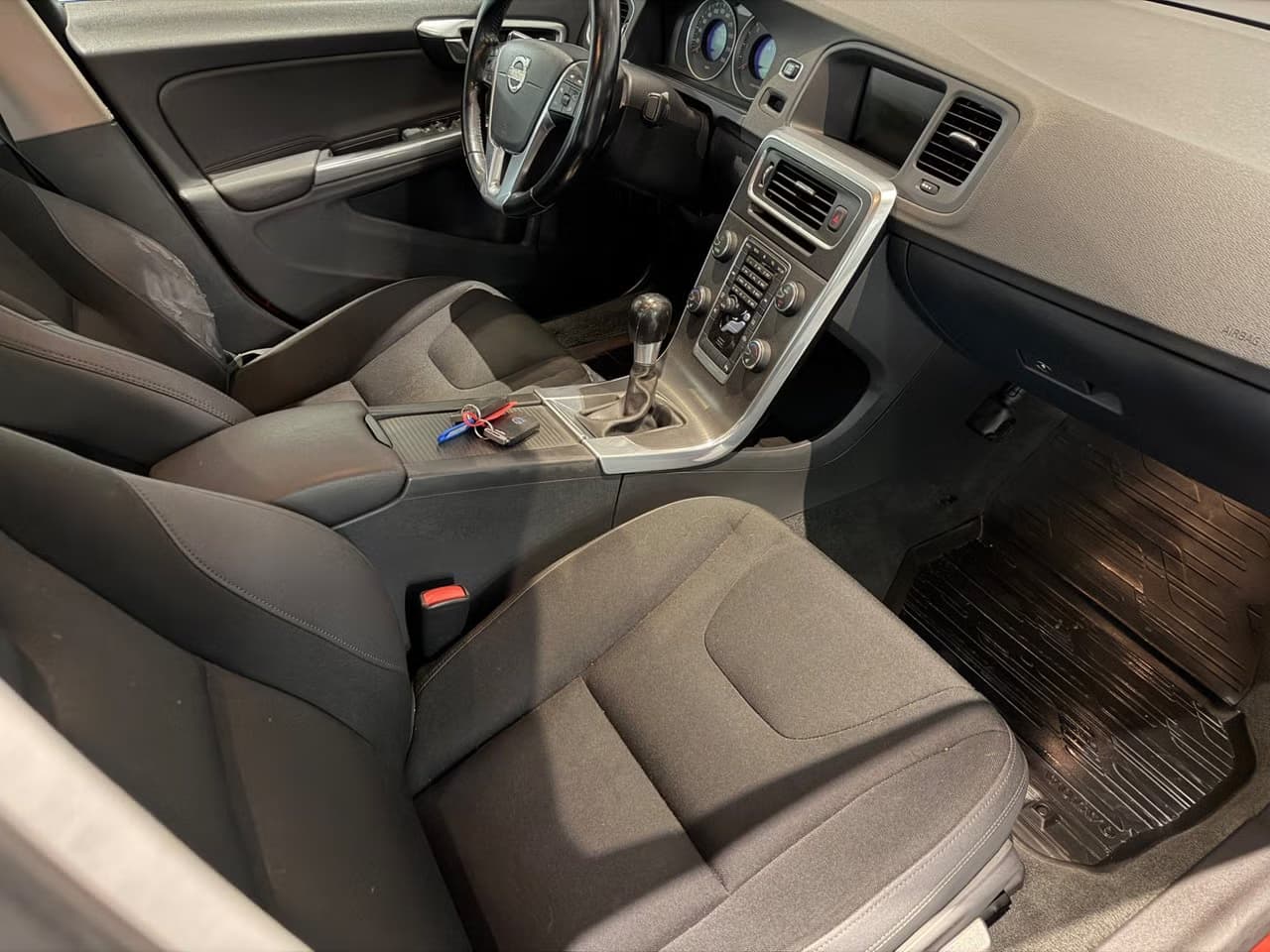 Volvo S60 — exteriörbild 11