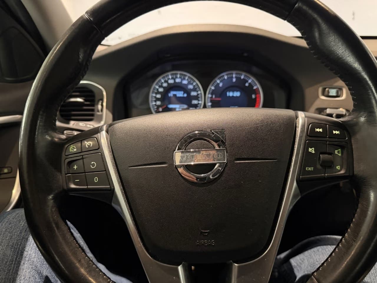 Volvo S60 — exteriörbild 14