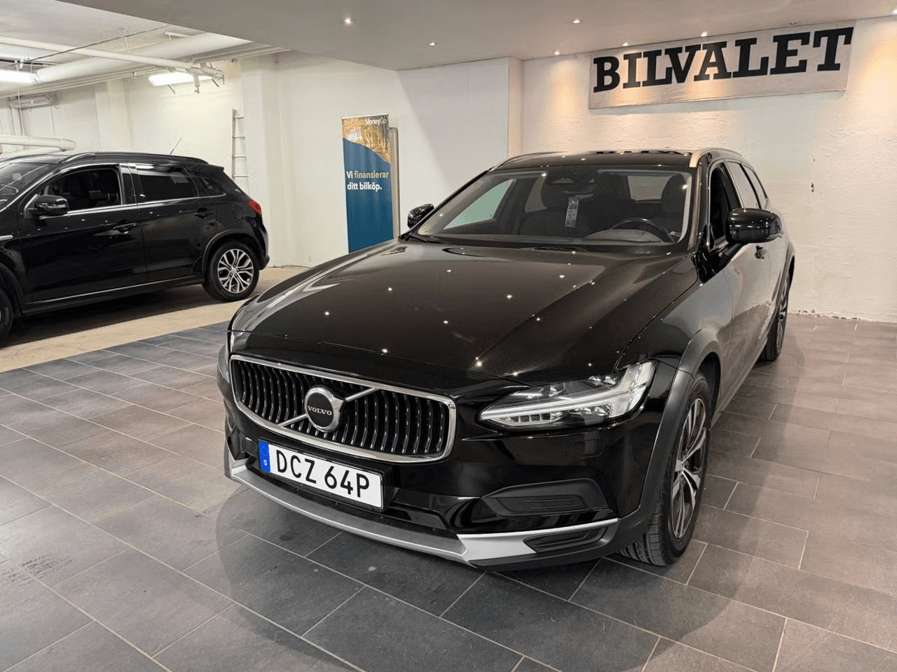 Volvo V90 Cross Country B4 AWD Geartronic Core Euro 6, 2023, svart — huvudbild hos Bilvalet i Norrland