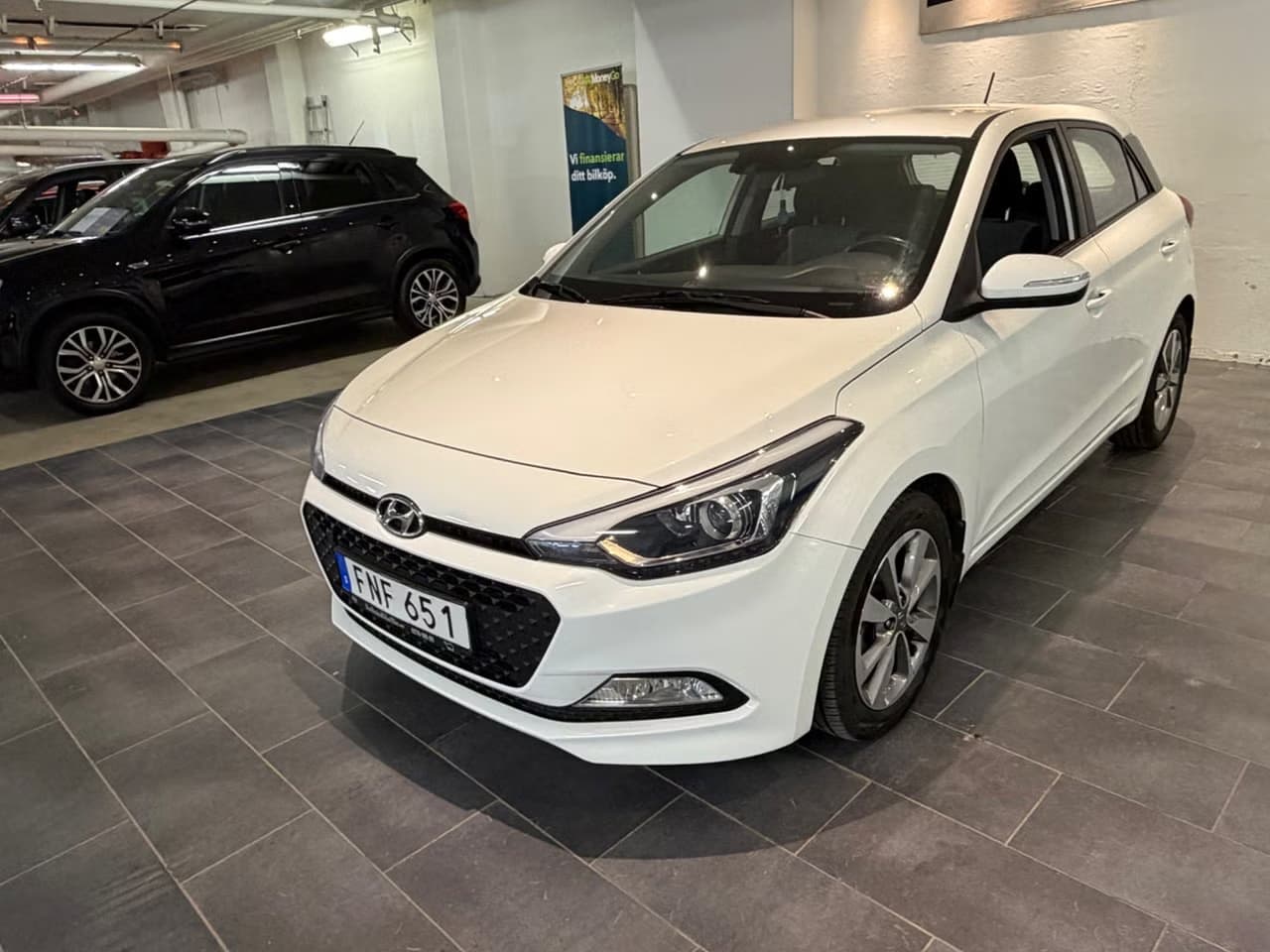 Hyundai i20, 2015, vit — huvudbild hos Bilvalet i Norrland